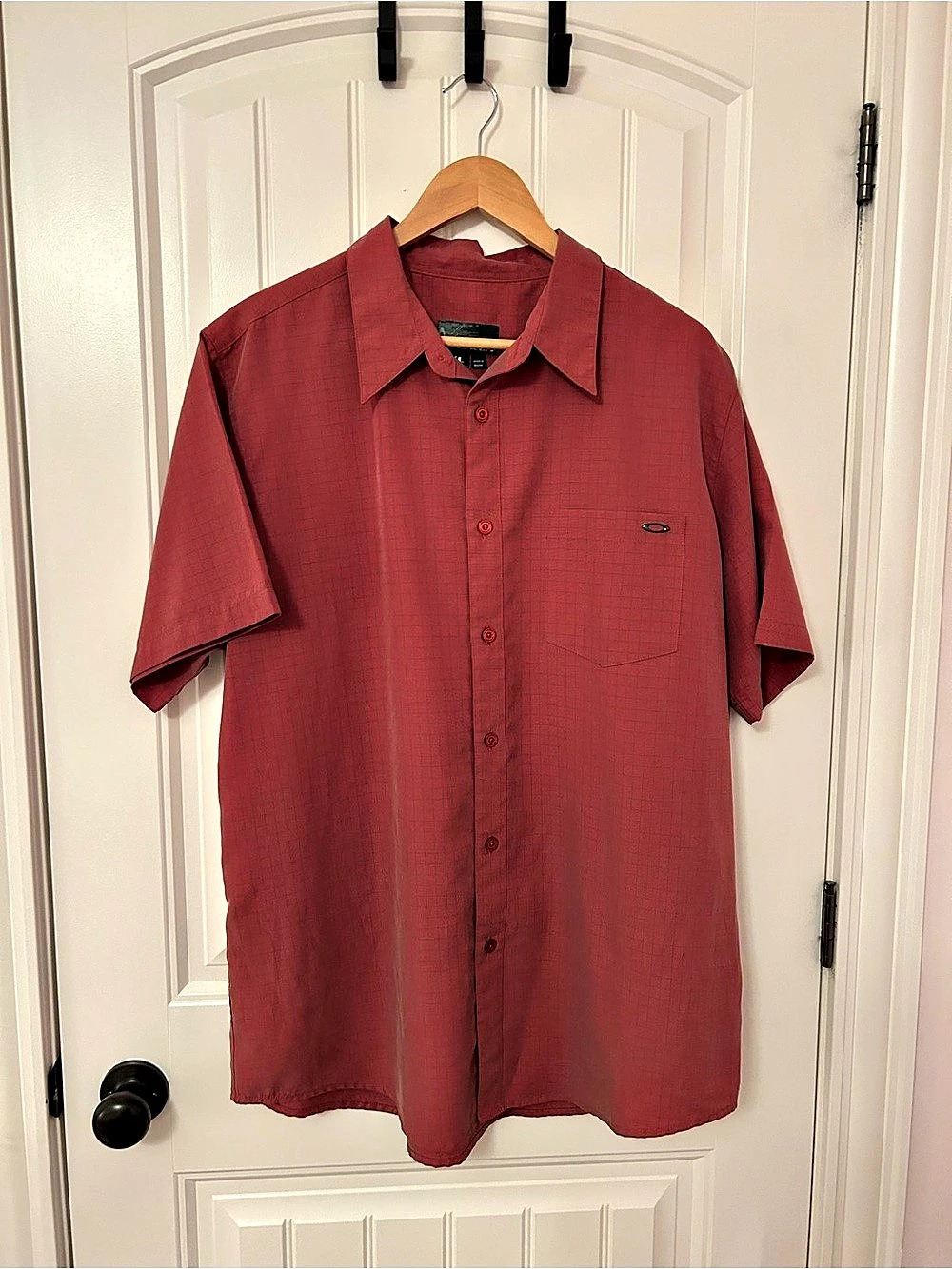 Oakley Plaid Short Sleeve Shirt in Red XL Like New